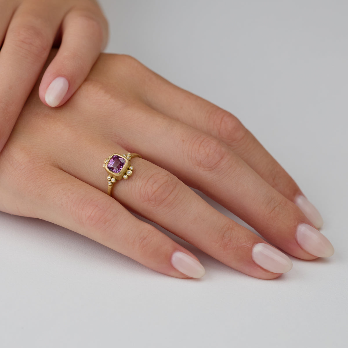 Sparkling Pink Sapphire Ring