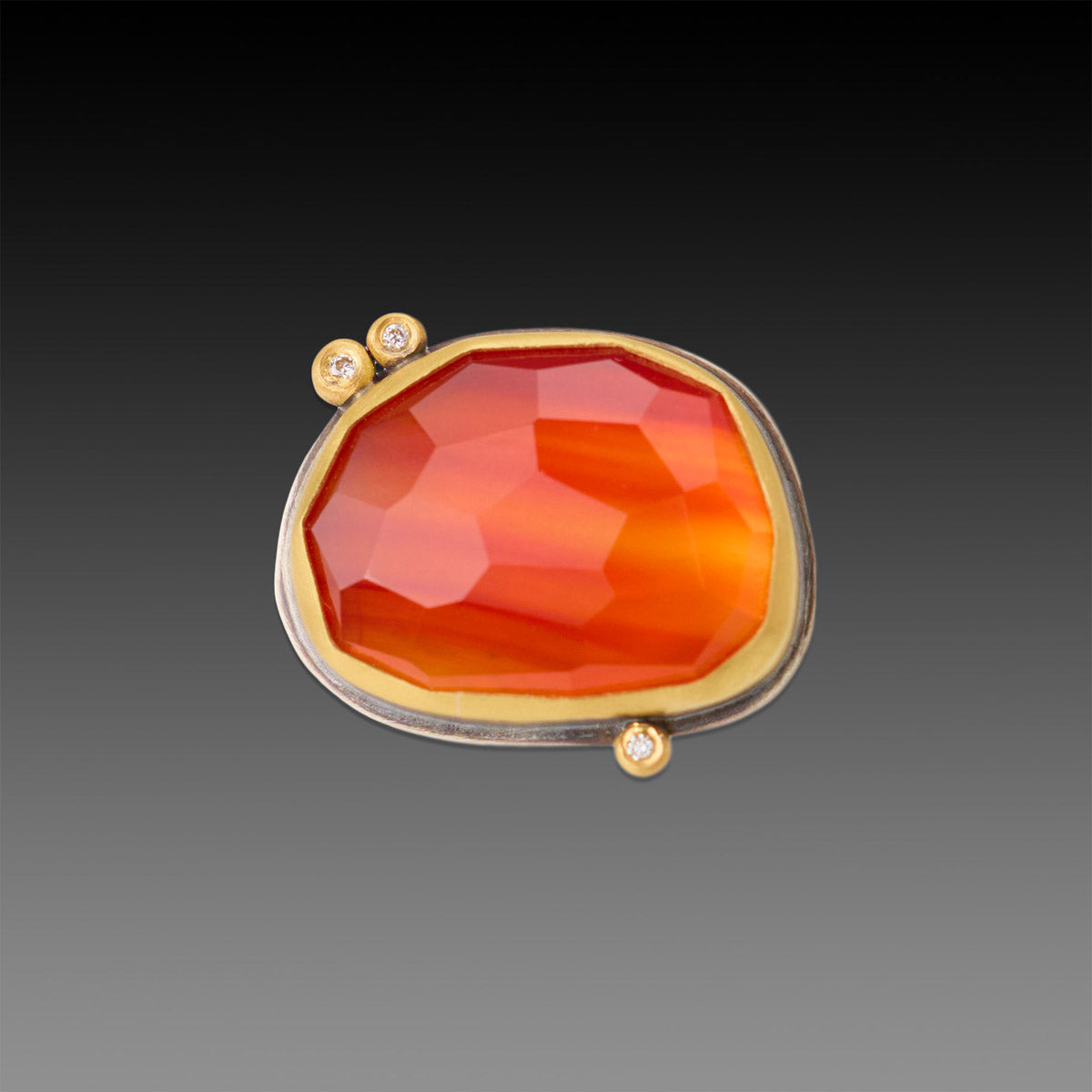 Carnelian Ring with Three Diamonds