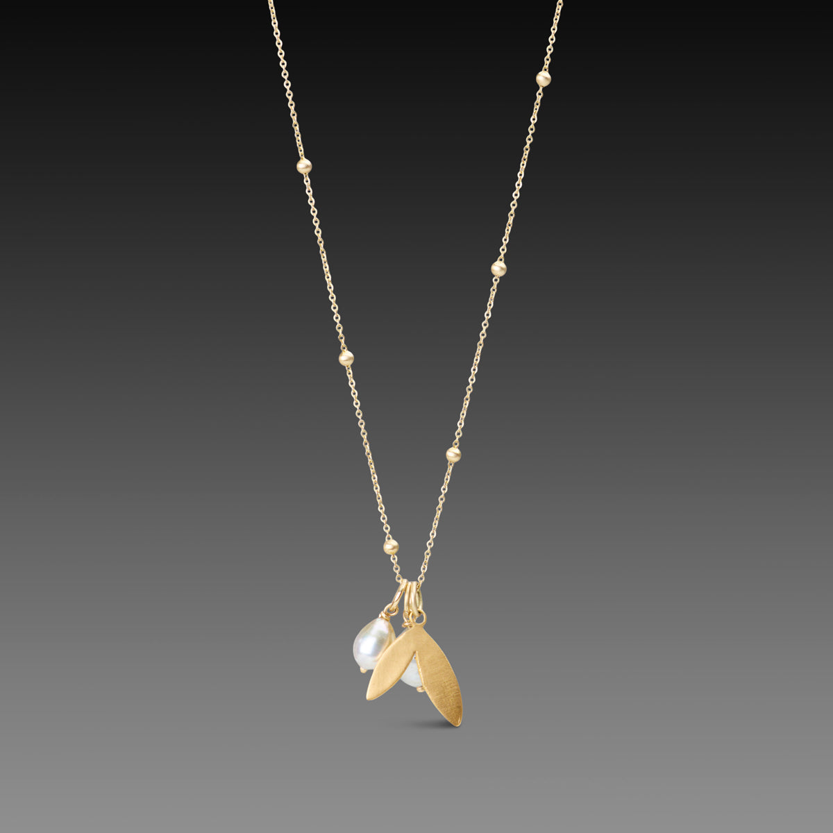 Gold Leaves and Pearls Necklace