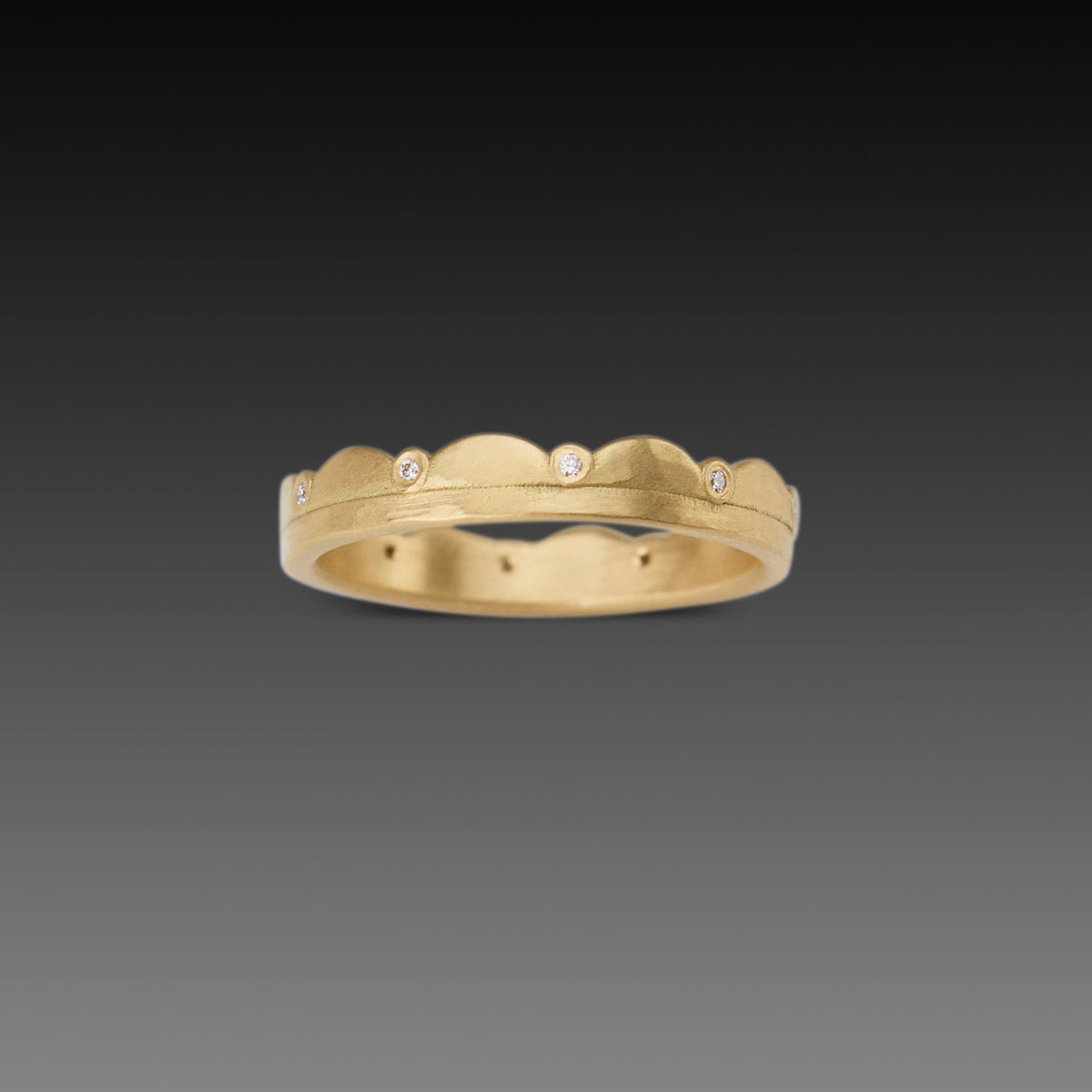 Diamond Side Scalloped Band