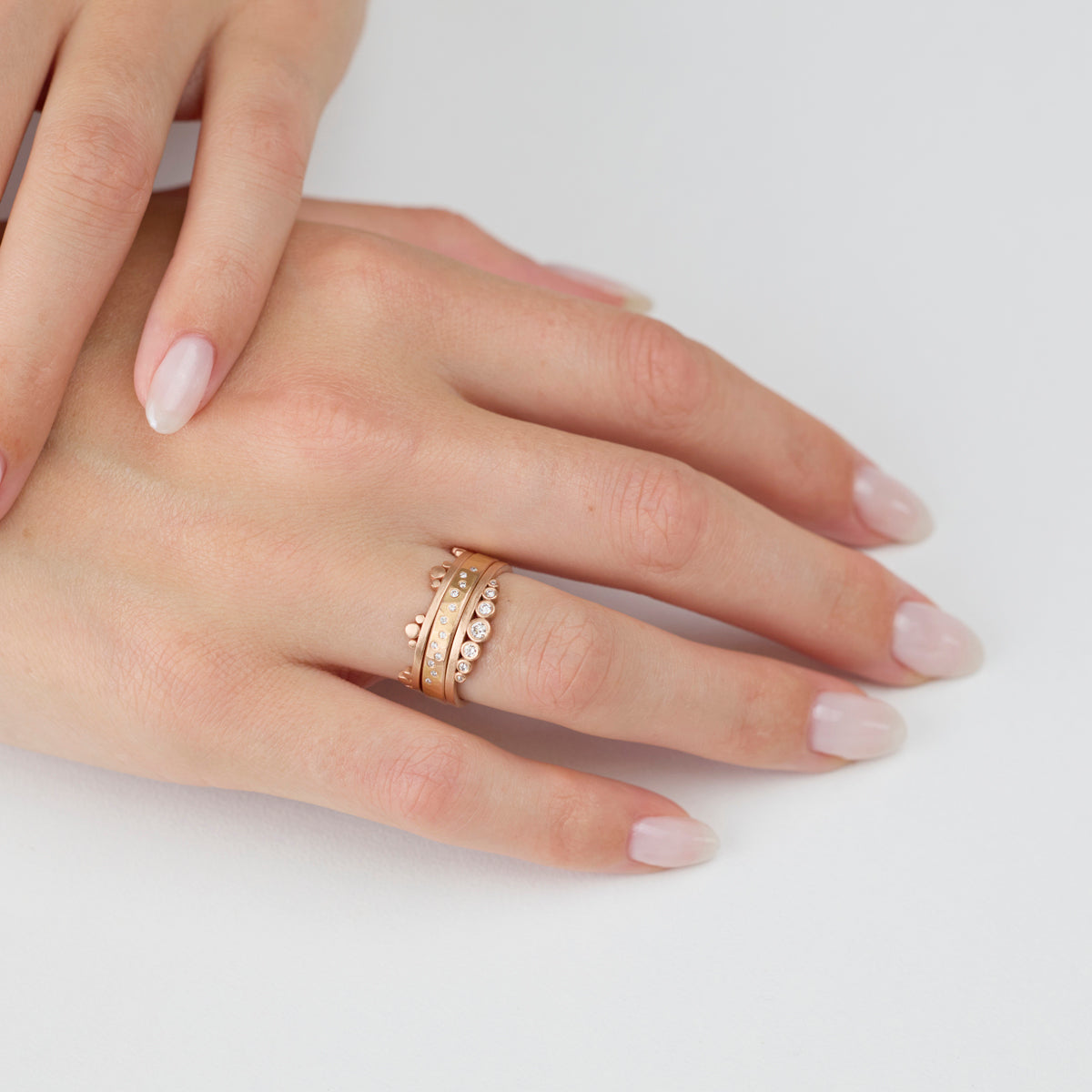 Side Swell Band with Diamonds in Rose Gold