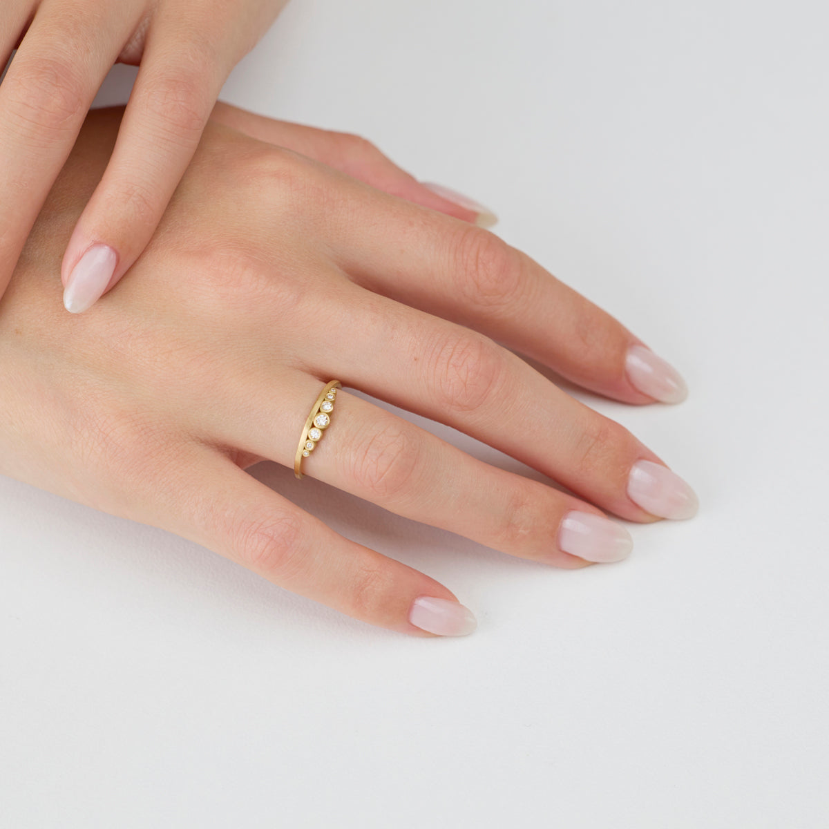 Side Swell Band with Diamonds