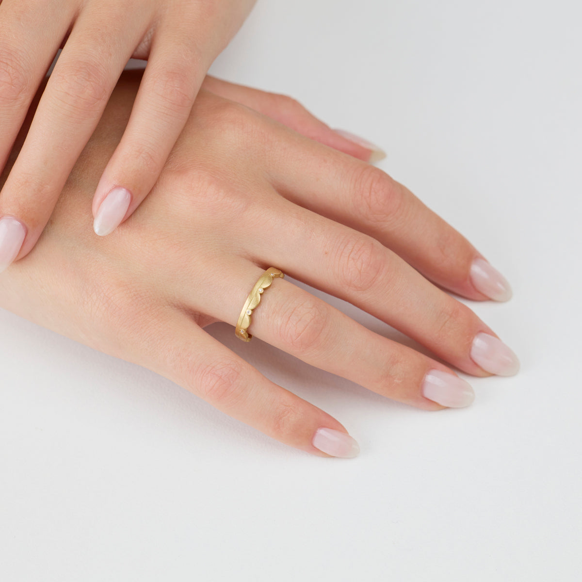 Diamond Side Scalloped Band