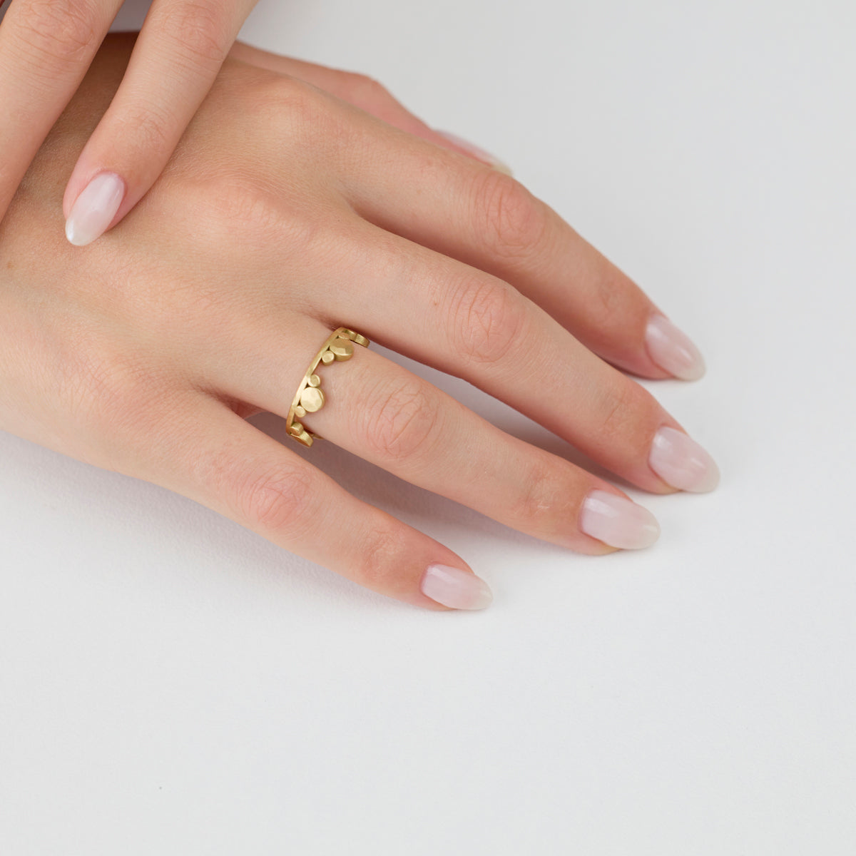 Large Hammered Gold Side Trios Band