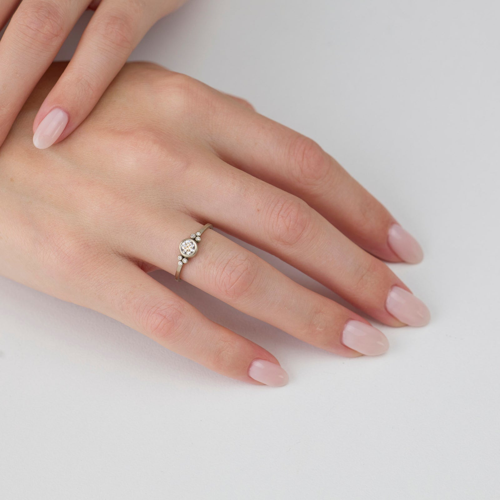 Medium Diamond Flourish Ring in White Gold