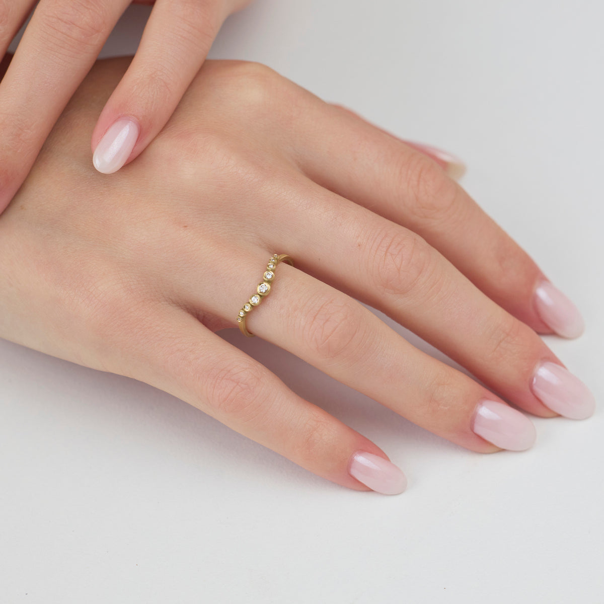 Graduated Curve Diamond Band