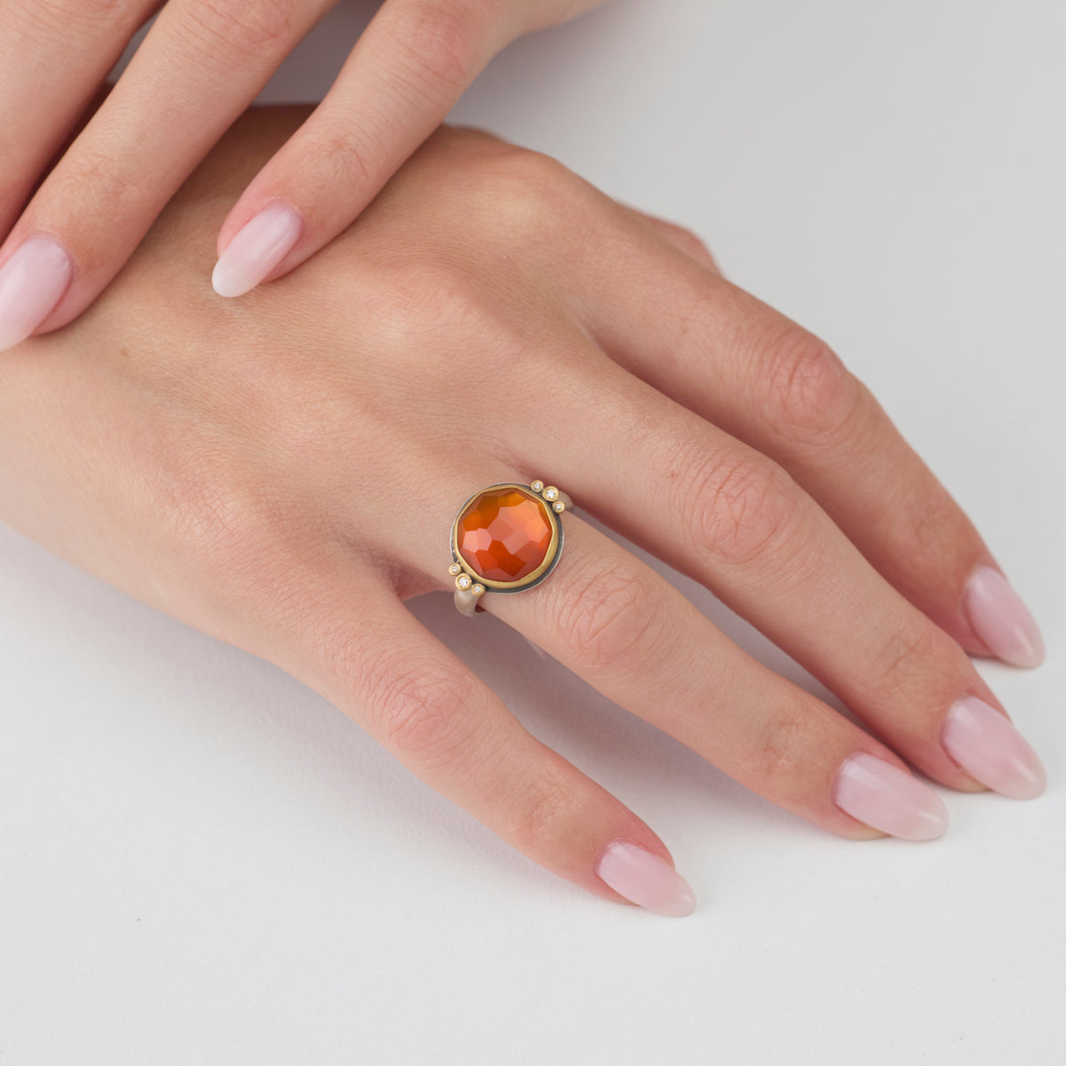 Carnelian Ring with Six Diamonds