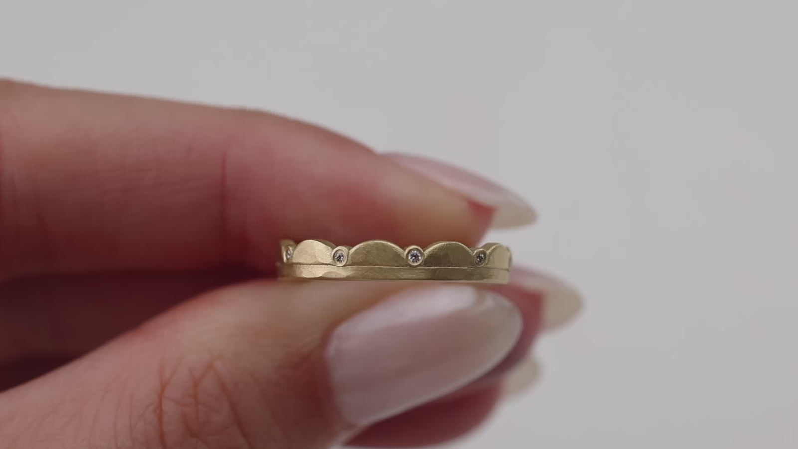 Diamond Side Scalloped Band