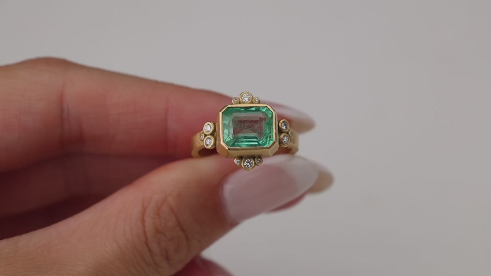 Emerald Ring With Diamond Trios