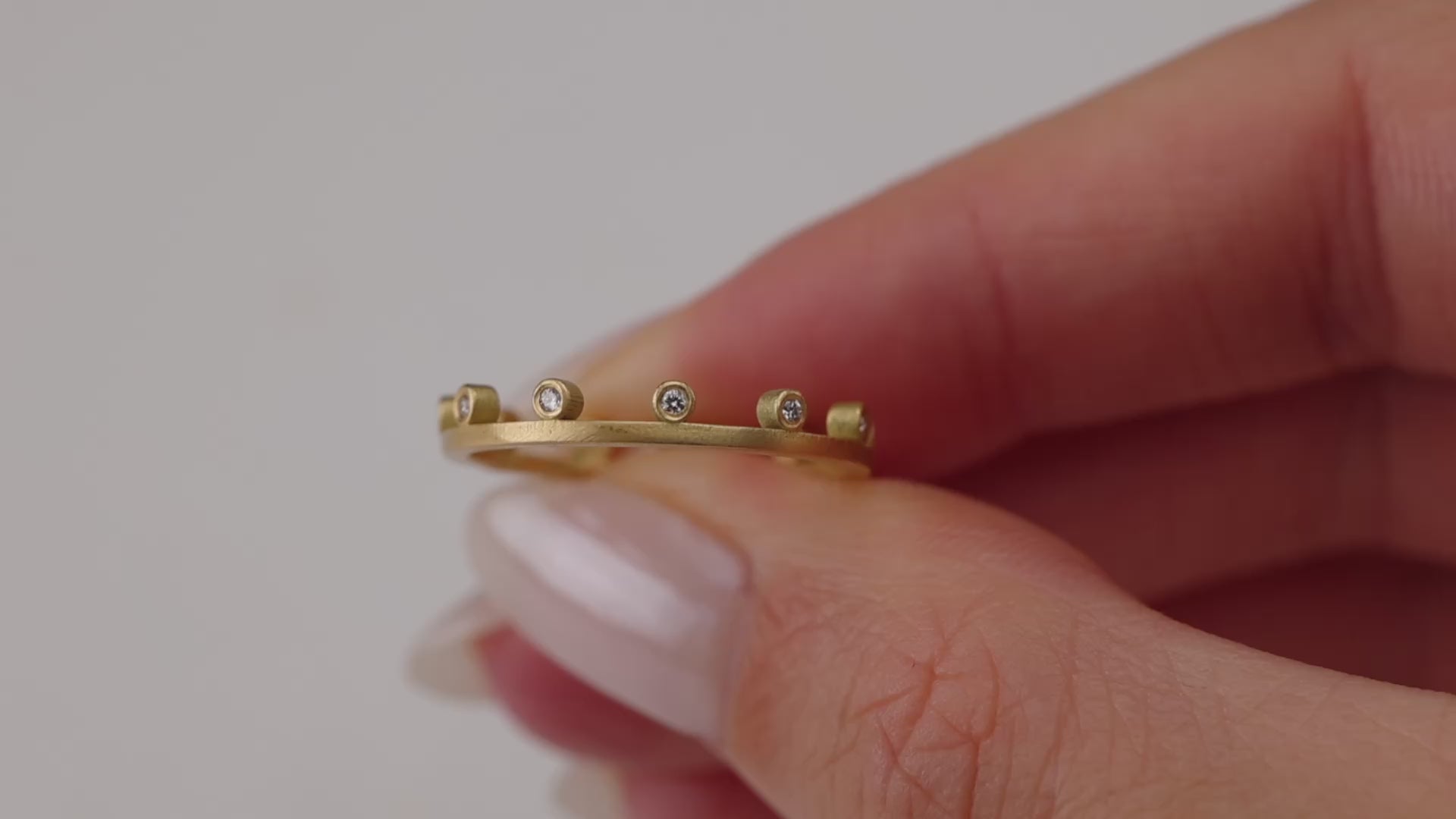 Diamond Side Dot Band