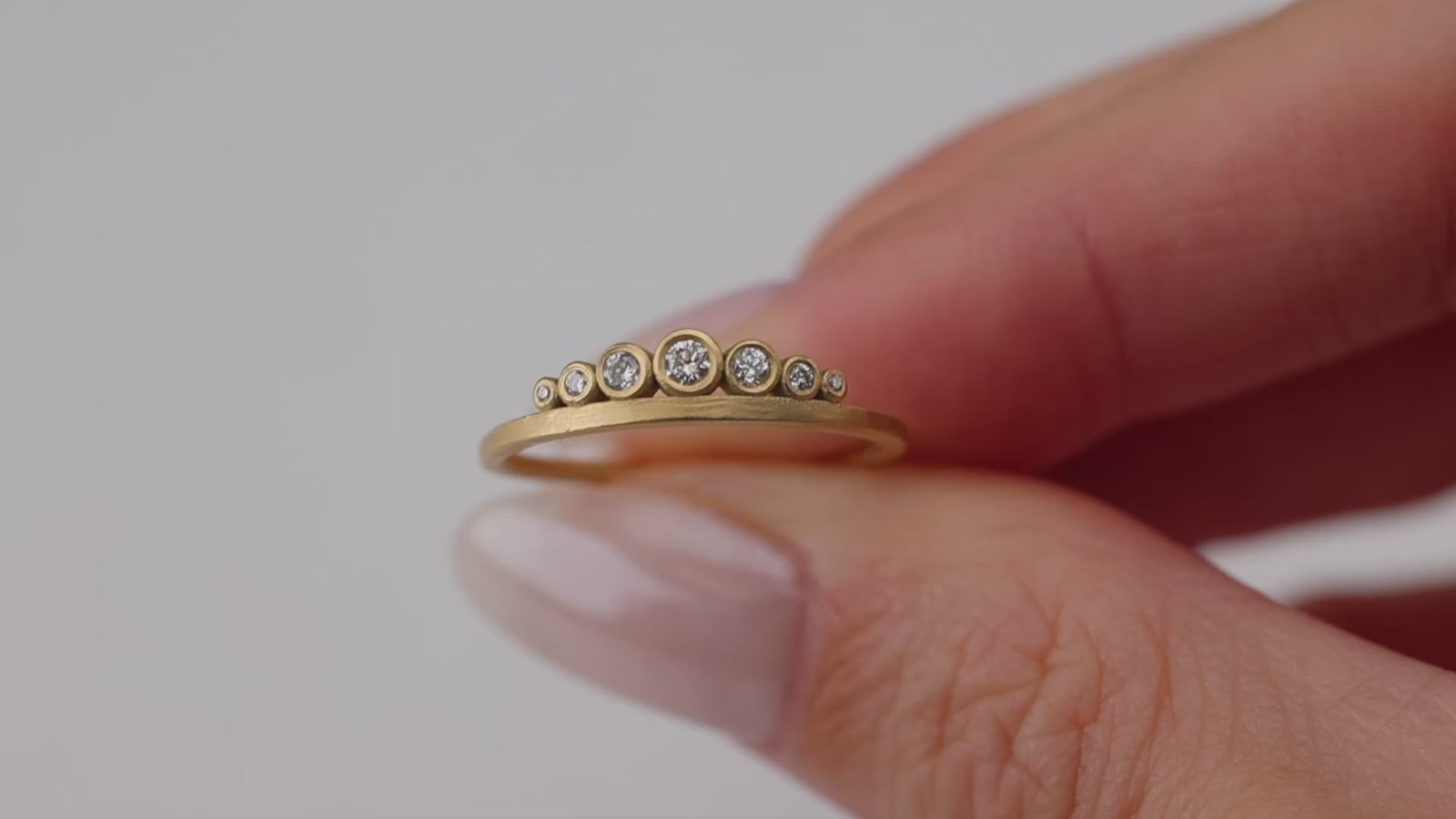 Side Swell Band with Diamonds