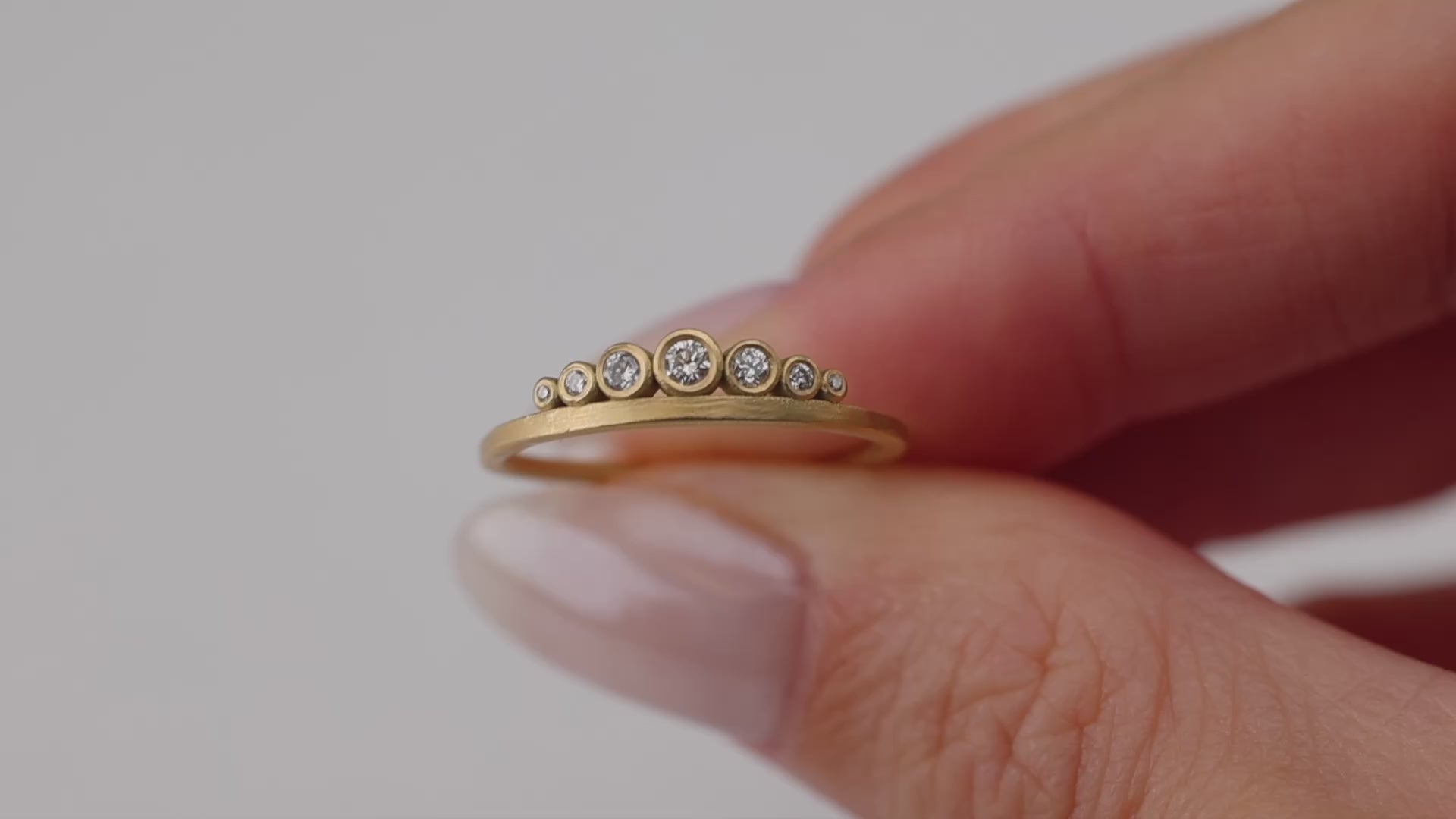 Side Swell Band with Diamonds