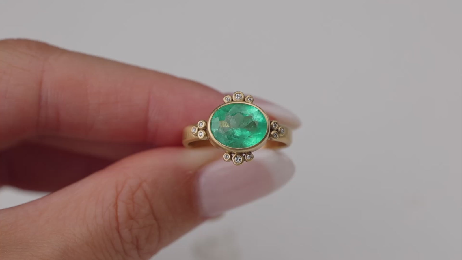 Oval Emerald Ring With Diamond Trios