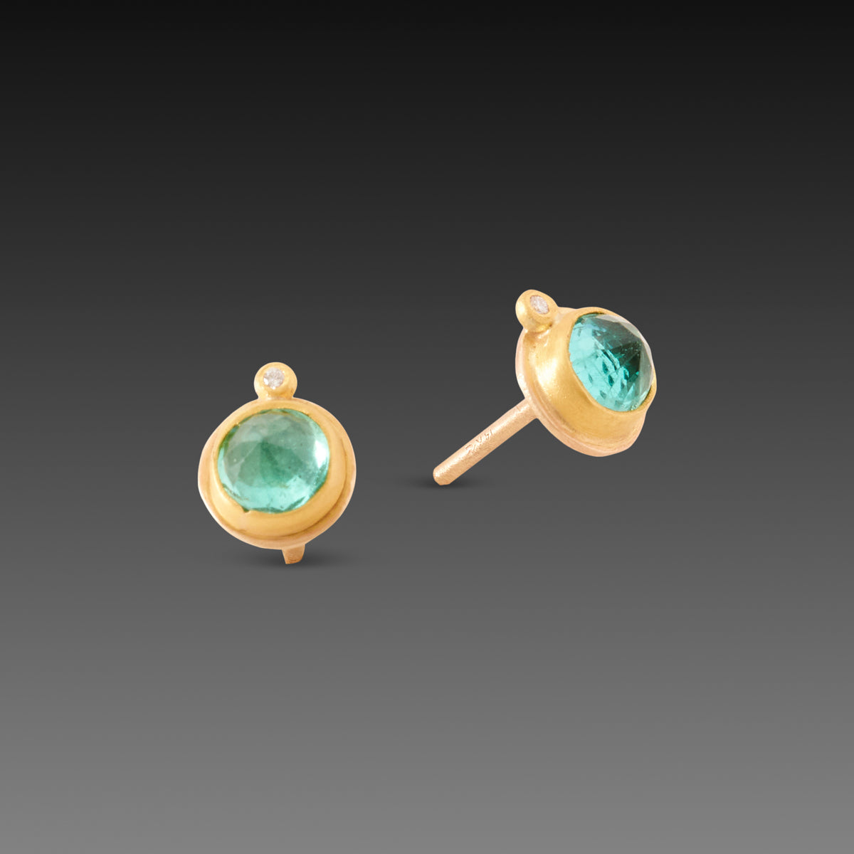 Round Emerald Stud Earrings