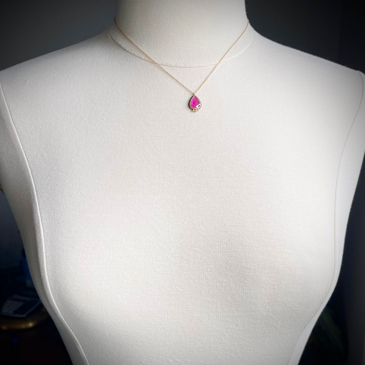 Gold Plated Teardrop Design Pink And Green Color Ruby Stone With Hanging  White Pearls Pendant Choker Necklace Set